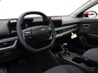 2025 Kia K4 — photo 10 view