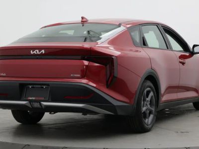 2025 Kia K4 — engine compartment view