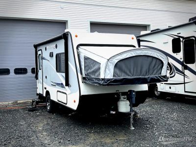 2017 Jayco Eagle HT — front three-quarter view