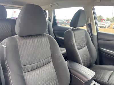 2017 Nissan Rogue — photo 16 view