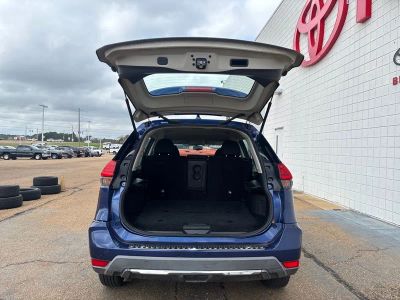 2017 Nissan Rogue — photo 27 view