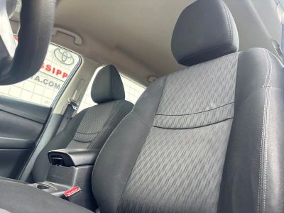 2017 Nissan Rogue — photo 9 view