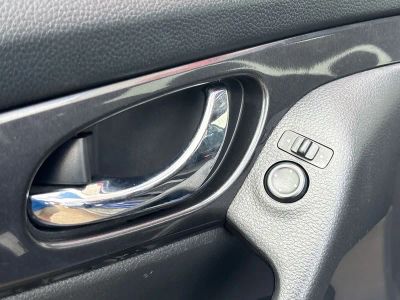 2017 Nissan Rogue — photo 8 view