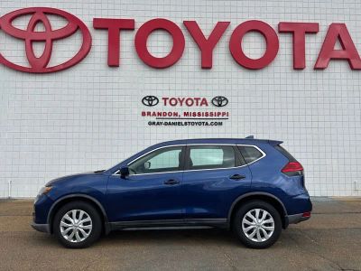 2017 Nissan Rogue — side profile view