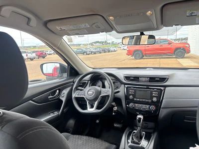 2017 Nissan Rogue — photo 26 view