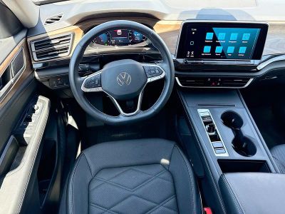 2025 Volkswagen Atlas — photo 16 view