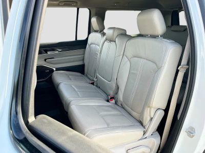 2022 Jeep Wagoneer — photo 25 view