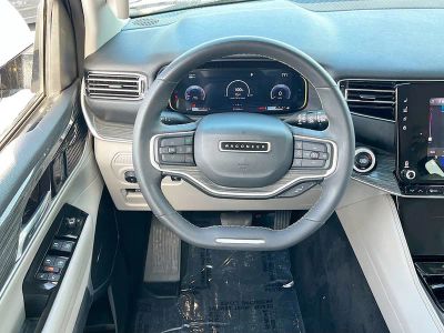 2022 Jeep Wagoneer — photo 23 view