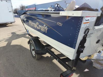 2008 MirroCraft 1751 Aggressor — engine compartment view