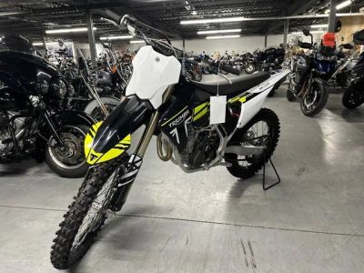 2025 Triumph TF 250X — front three-quarter view