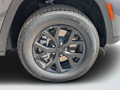 2025 Jeep Grand Cherokee L — photo 9 view