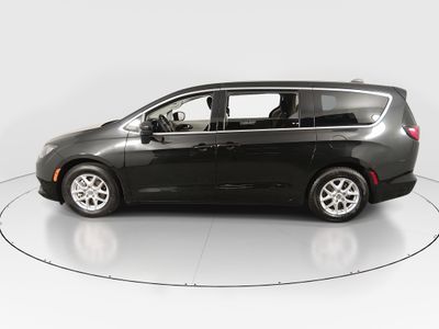2023 Chrysler Voyager - Photo 4