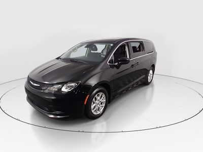 2023 Chrysler Voyager - Photo 3