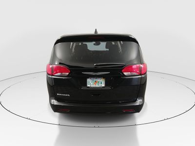 2023 Chrysler Voyager - Photo 6