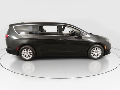 2023 Chrysler Voyager - Photo 8