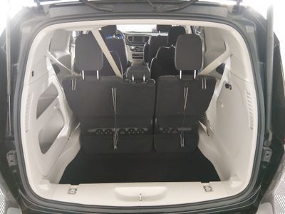 2023 Chrysler Voyager - Photo 11