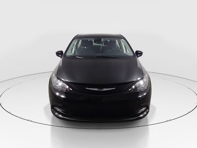 2023 Chrysler Voyager - Photo 2