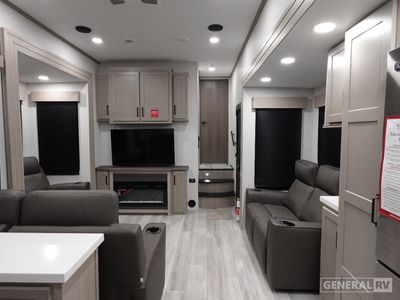 2026 Grand Design Momentum G-Class - Photo 6