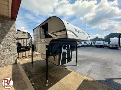 2027 Sun Trek 550 — front three-quarter view