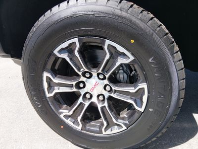 2024 GMC Canyon - Photo 10