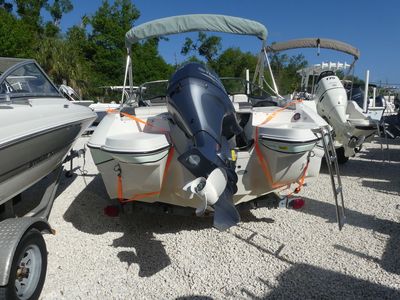 2017 Stingray 204LR O/B — detail view