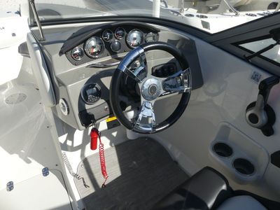 2017 Stingray 204LR O/B — photo 8 view