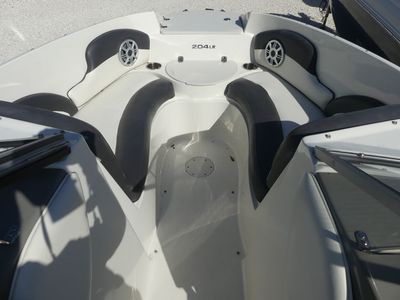 2017 Stingray 204LR O/B — photo 13 view