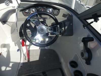 2017 Stingray 204LR O/B — photo 9 view