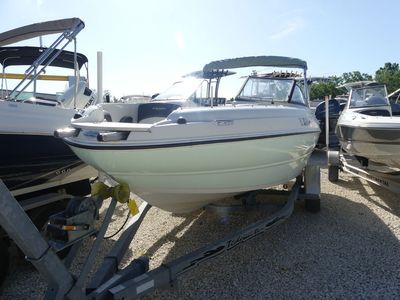 2017 Stingray 204LR O/B — side profile view