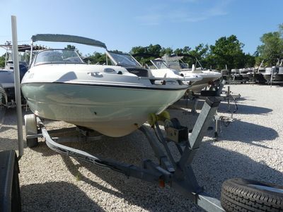 2017 Stingray 204LR O/B — front three-quarter view