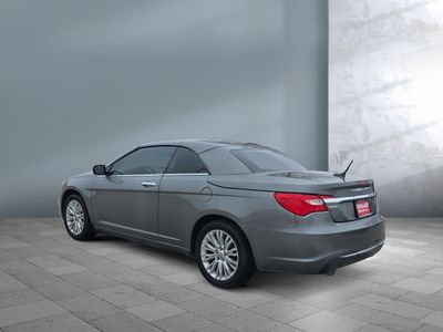 2011 Chrysler 200 - Photo 4