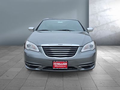 2011 Chrysler 200 - Photo 2