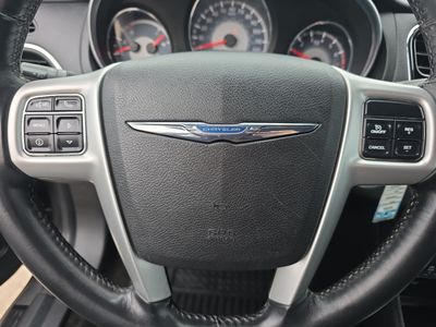 2011 Chrysler 200 - Photo 19