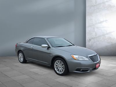 2011 Chrysler 200 - Photo 8