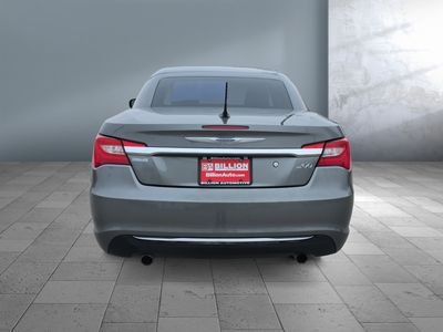 2011 Chrysler 200 - Photo 5
