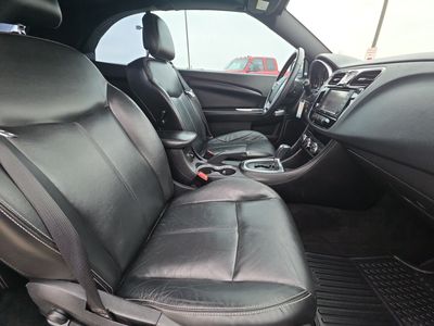 2011 Chrysler 200 - Photo 15