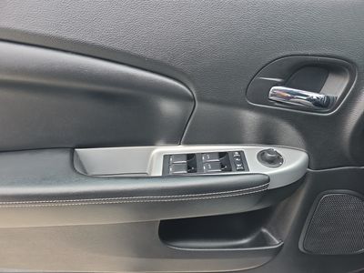 2011 Chrysler 200 - Photo 20