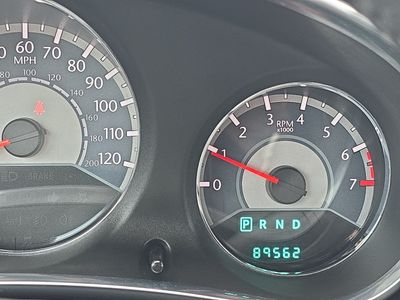 2011 Chrysler 200 - Photo 10