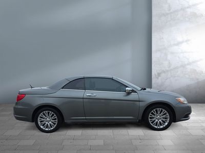2011 Chrysler 200 - Photo 7