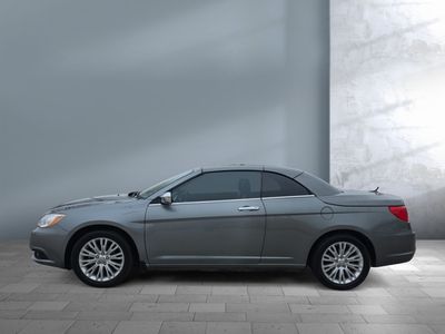 2011 Chrysler 200 - Photo 3