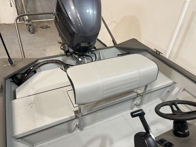 2025 SeaArk 2472 CUB — engine compartment view
