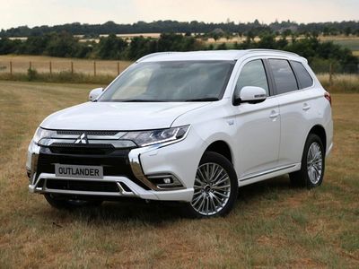 2022 Mitsubishi Outlander - Photo 2