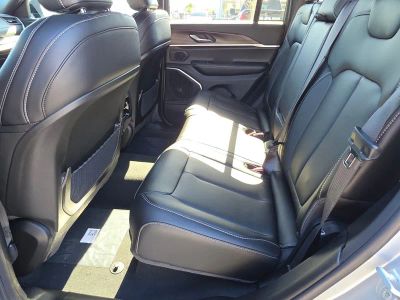 2026 Jeep Grand Cherokee — photo 8 view