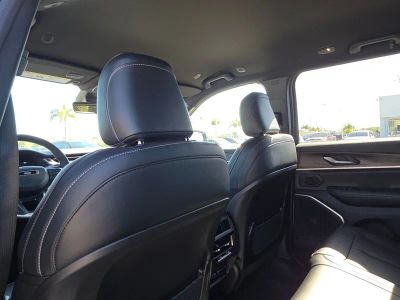 2026 Jeep Grand Cherokee — photo 9 view