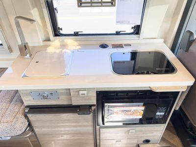 2026 Winnebago TRAVATO - Photo 7
