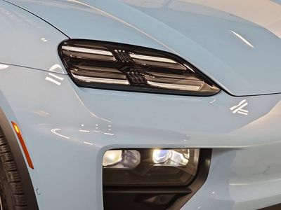 2026 Porsche Macan Electric - Photo 12