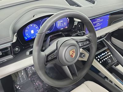 2026 Porsche Macan Electric - Photo 4