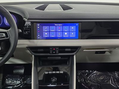2026 Porsche Macan Electric - Photo 16