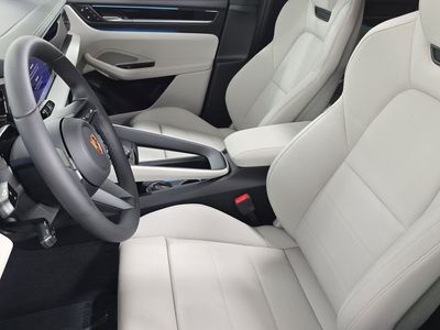 2026 Porsche Macan Electric - Photo 5