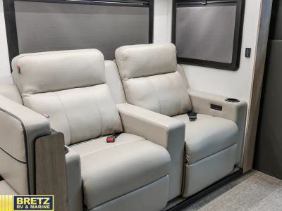 2026 Grand Design Lineage Series F - Photo 21